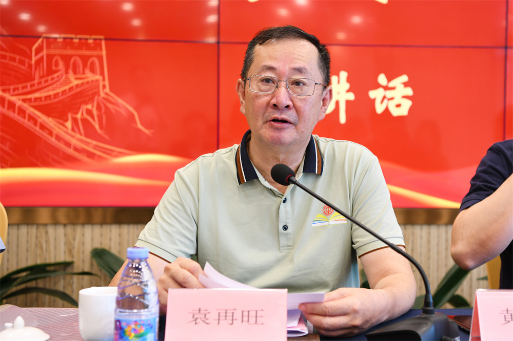 龙华教科院院长袁再旺讲话.jpg