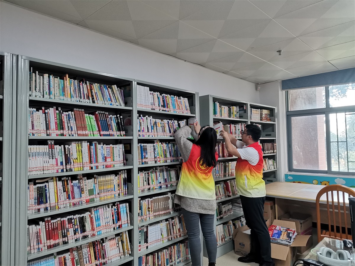 “双联双助”图书增社区4.jpg