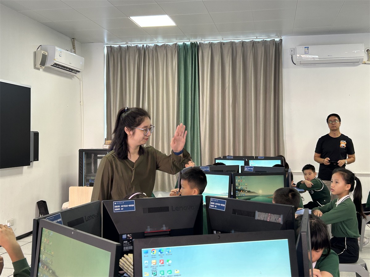 图2 香山小学王晓珊老师授课.jpg