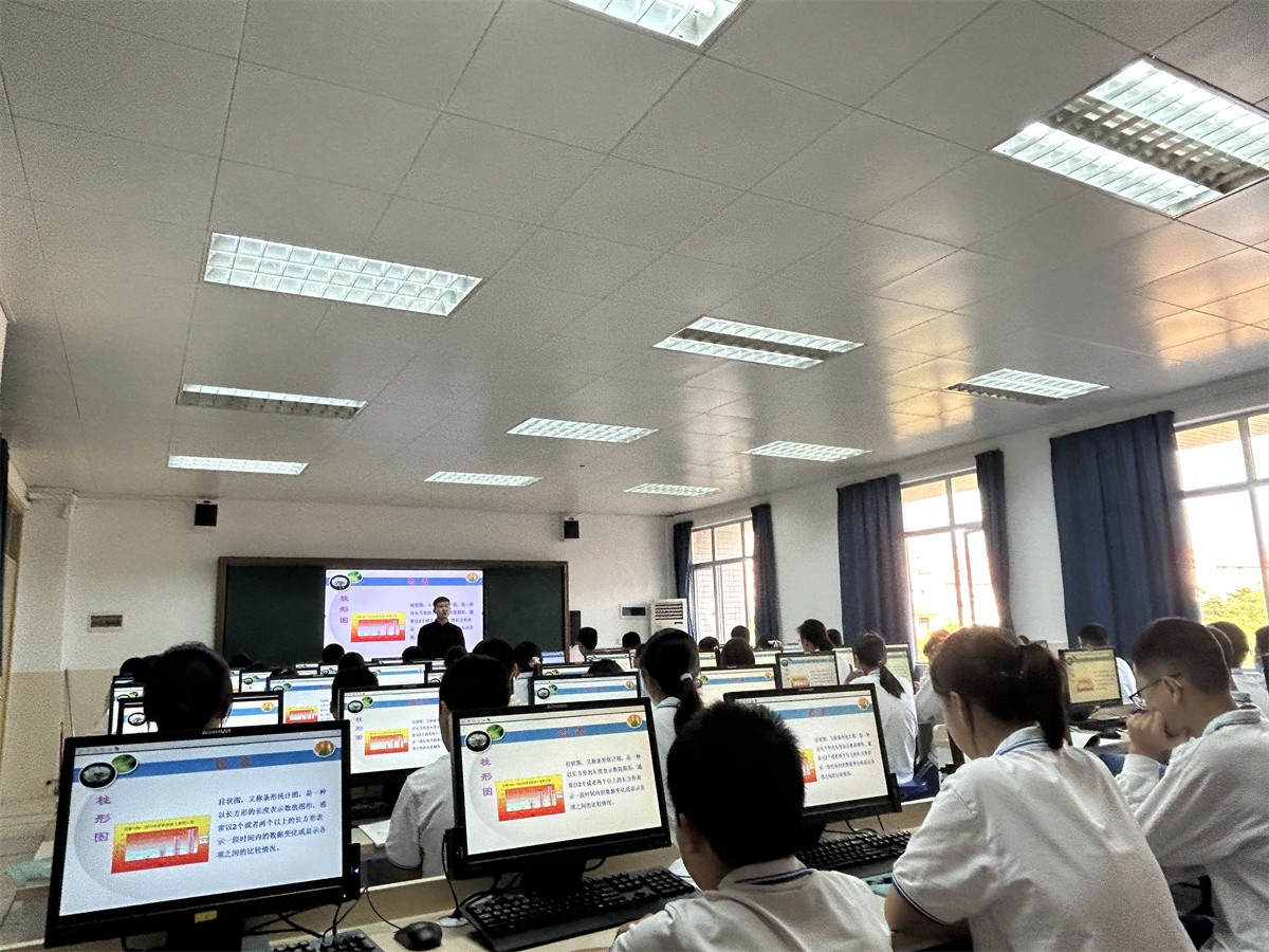 图8 中山市溪角初级中学陈潇栋老师授课.jpg