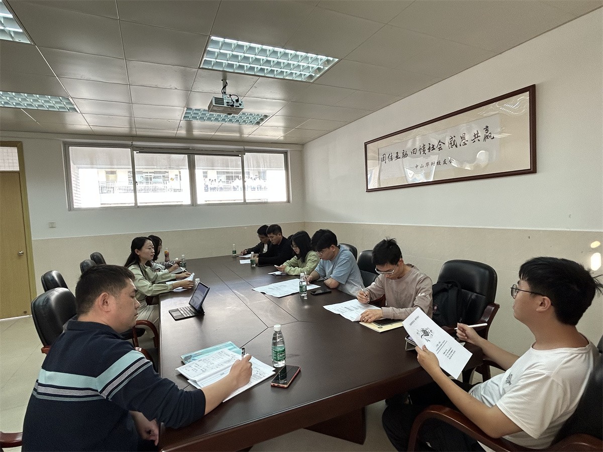 图9 中山市实验中学盛纯老师进行课例点评.jpg